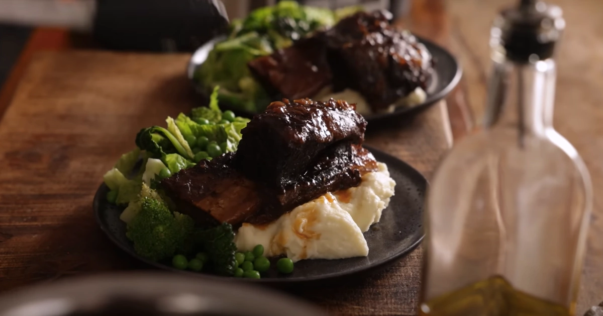 Slow Cooker Beef Short Ribs